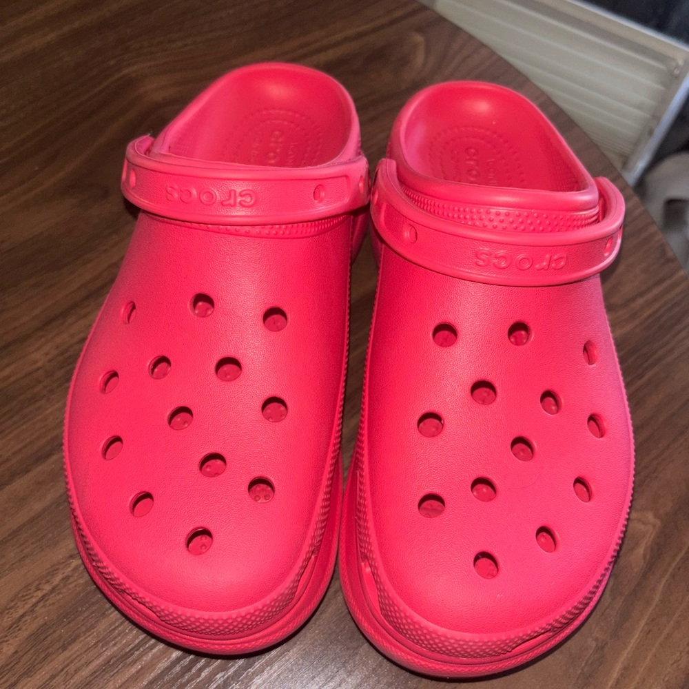 Crocs Bae Clogs - Vibrant Pink